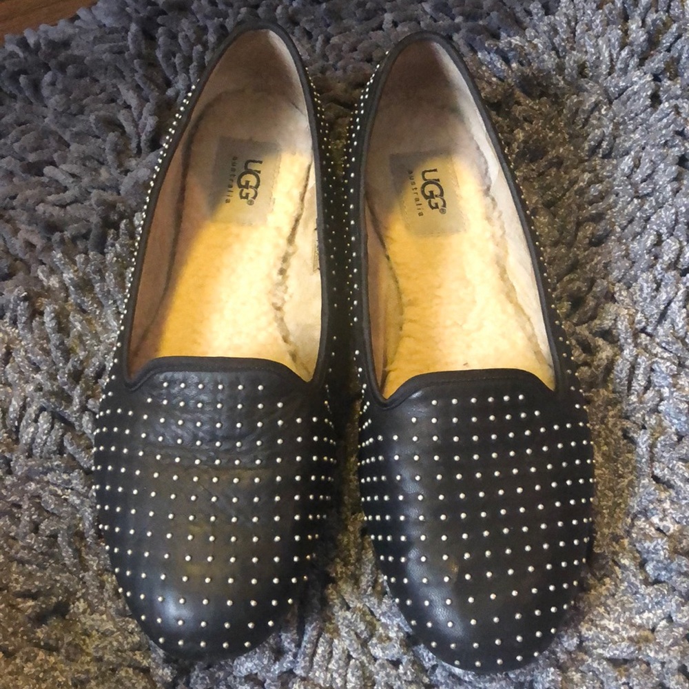 Ugg sz 8 black leather flats